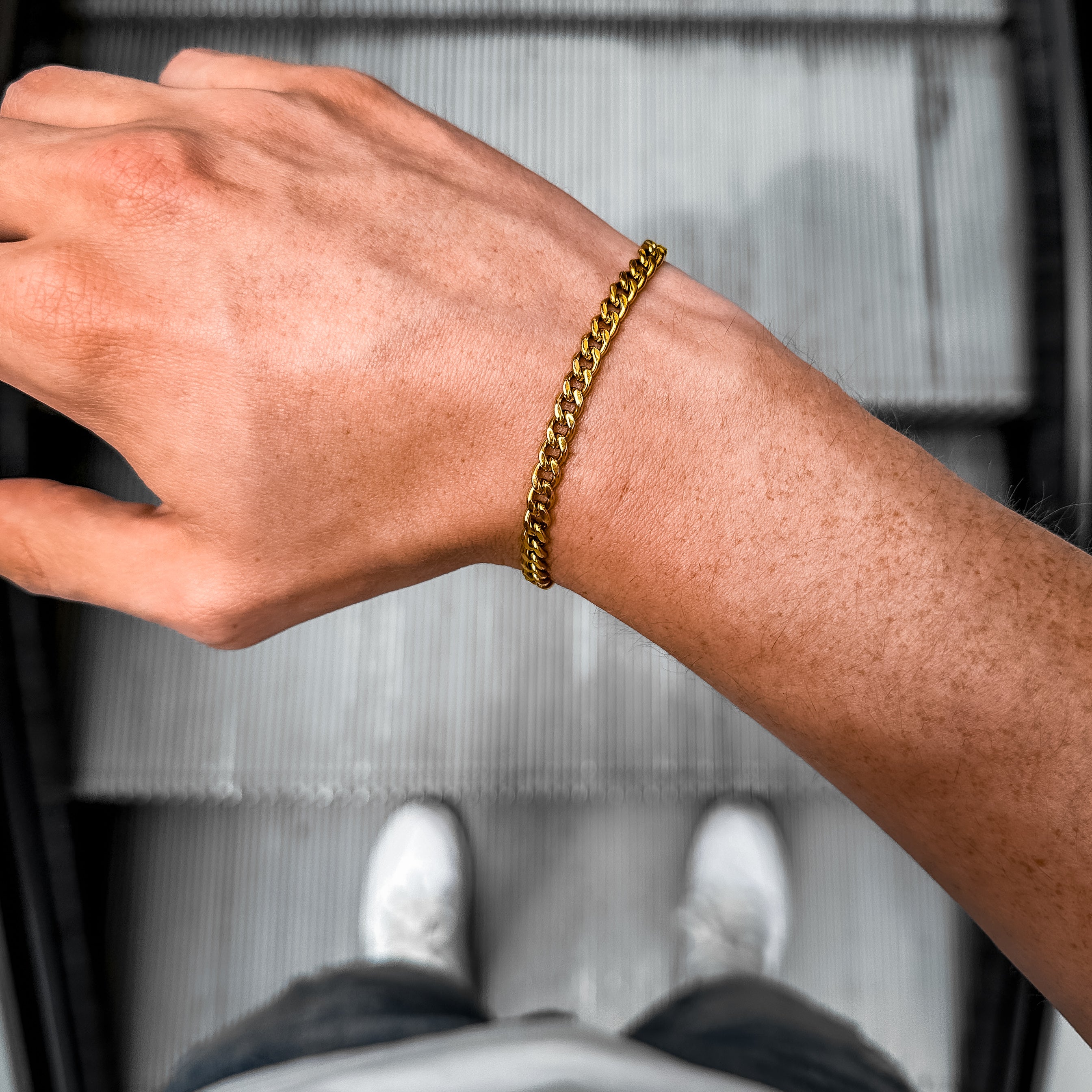 GOLD CURB BRACELET - 5.4MM